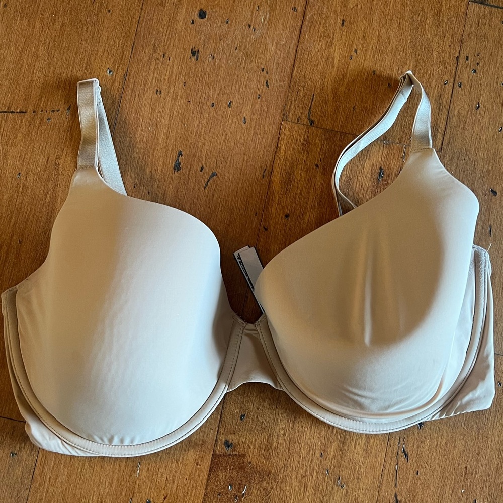 Victoria Secret full coverage lightly line tshirt bra